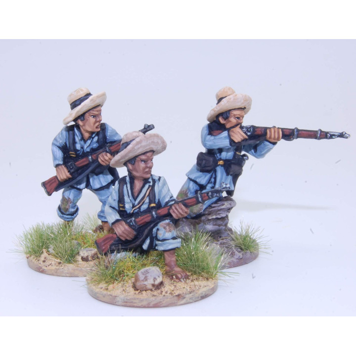Infantería filipina en escaramuza, tropas nativas españolas/insurgentes tagalos