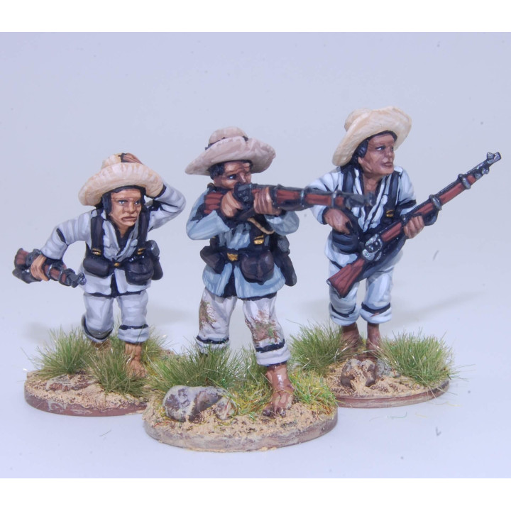 Infantería filipina en escaramuza, tropas nativas españolas/insurgentes tagalos