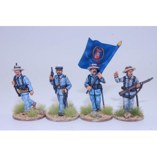 Grupo de mando de infantería española avanzando