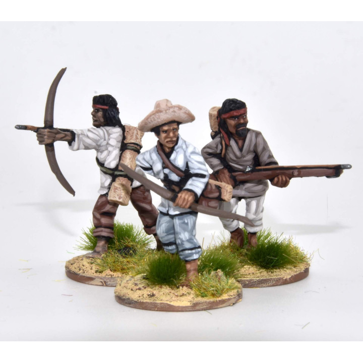 Insurgentes tagalos con armas variadas