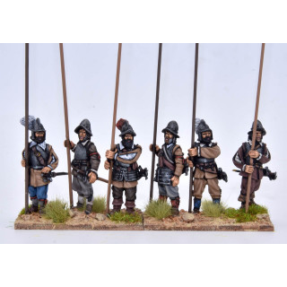 Armoured pikemen standing