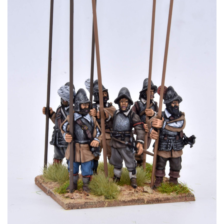 Armoured pikemen standing