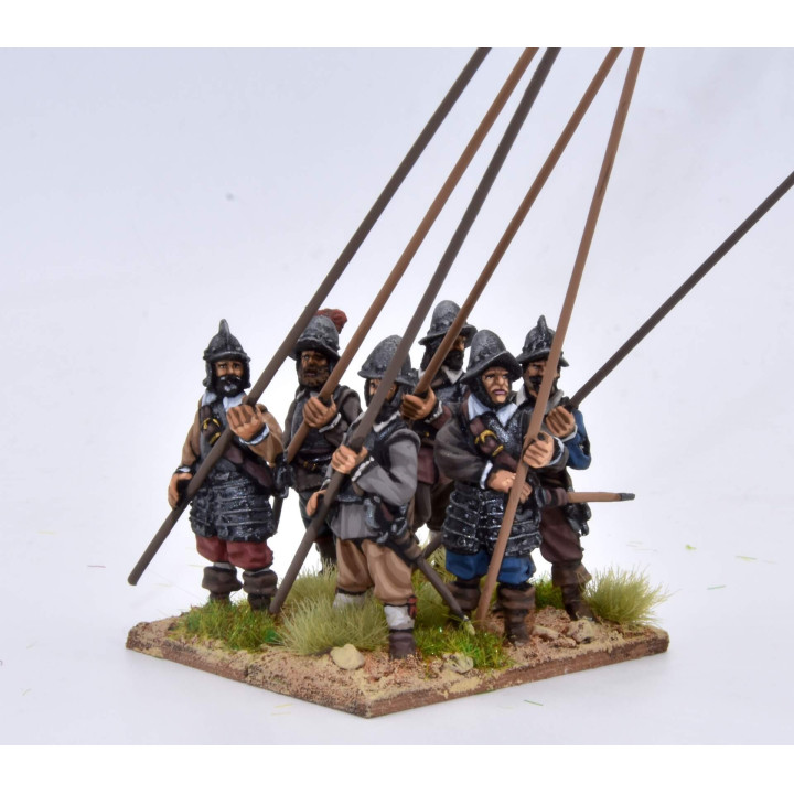 Armoured pikemen at porte