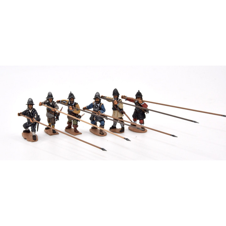 Armoured pikemen attacking