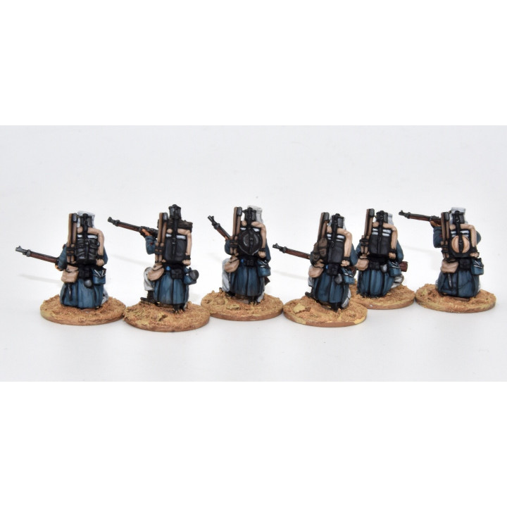 Légionnaires firing line kneeling, full marching order (knapsack)