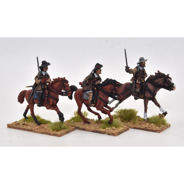 Caballería cargando con espada, coraza y casco