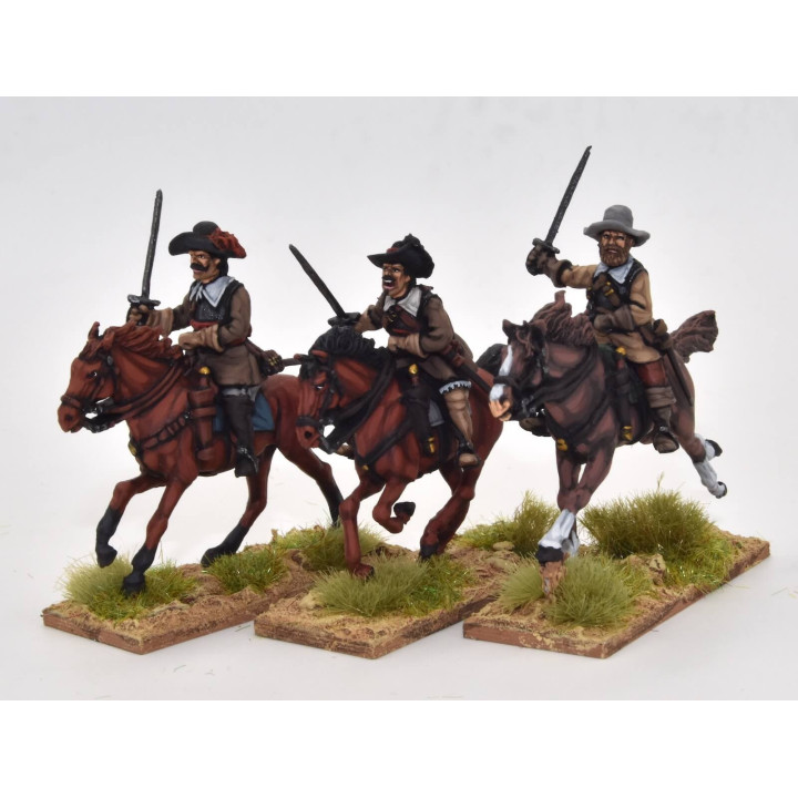 Caballería cargando con espada, coraza y casco