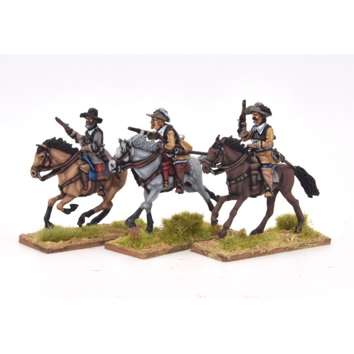 Caballería cargando con pistola, coraza y sombrero